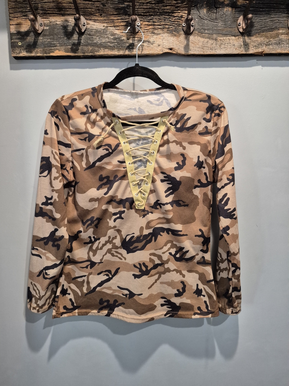 Lace-Up Camo Long Sleeve Women's Top - Tan Camouflage Size Medium